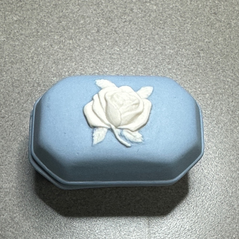 Source Unknown Blue and White Decorative Box